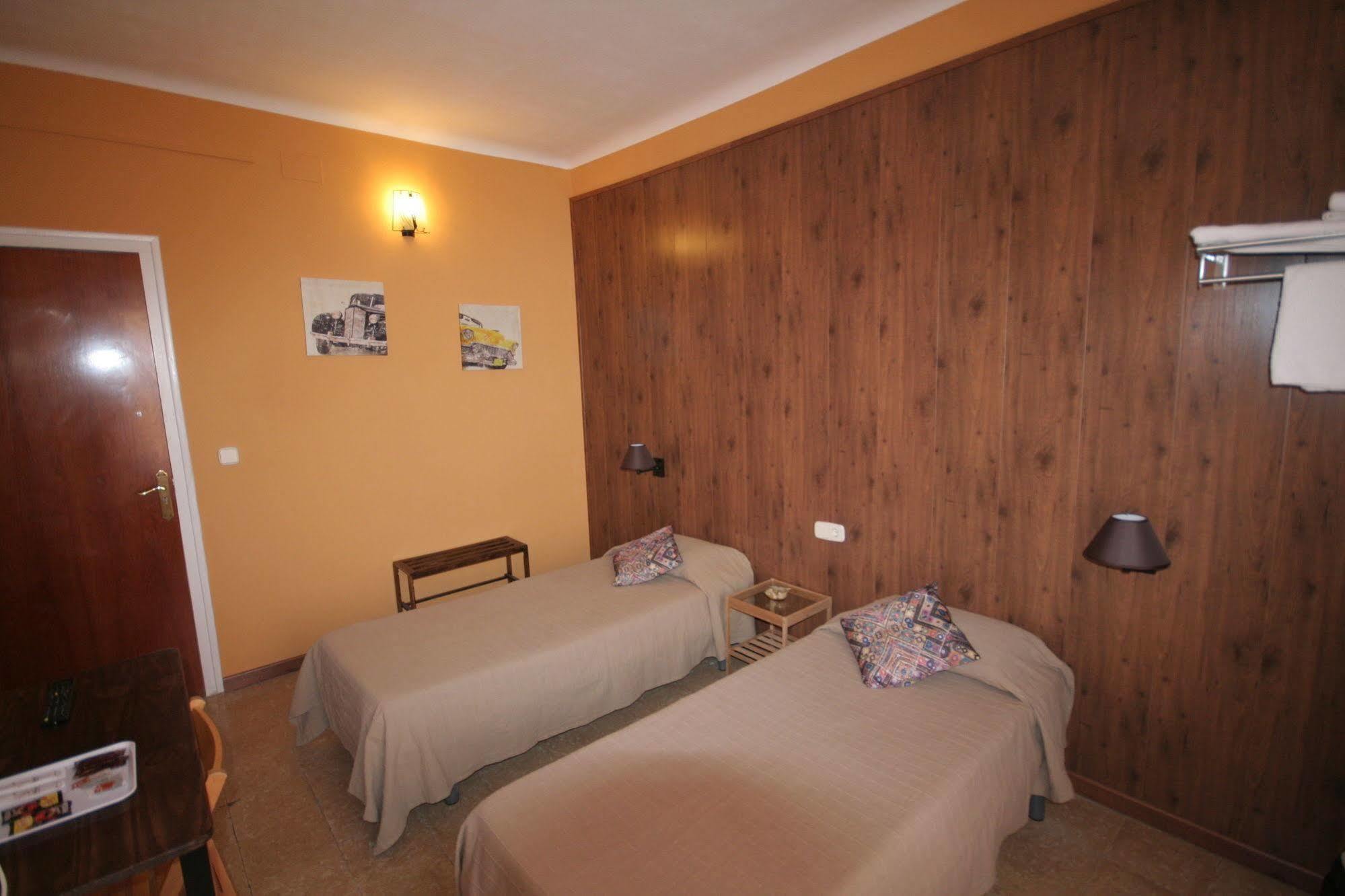 פורטבו Hostal Juventus מראה חיצוני תמונה
