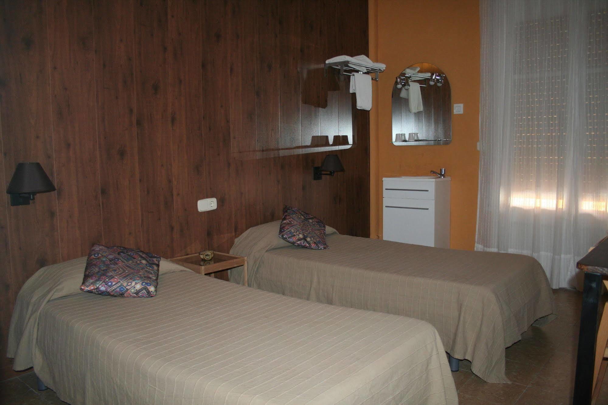 פורטבו Hostal Juventus מראה חיצוני תמונה