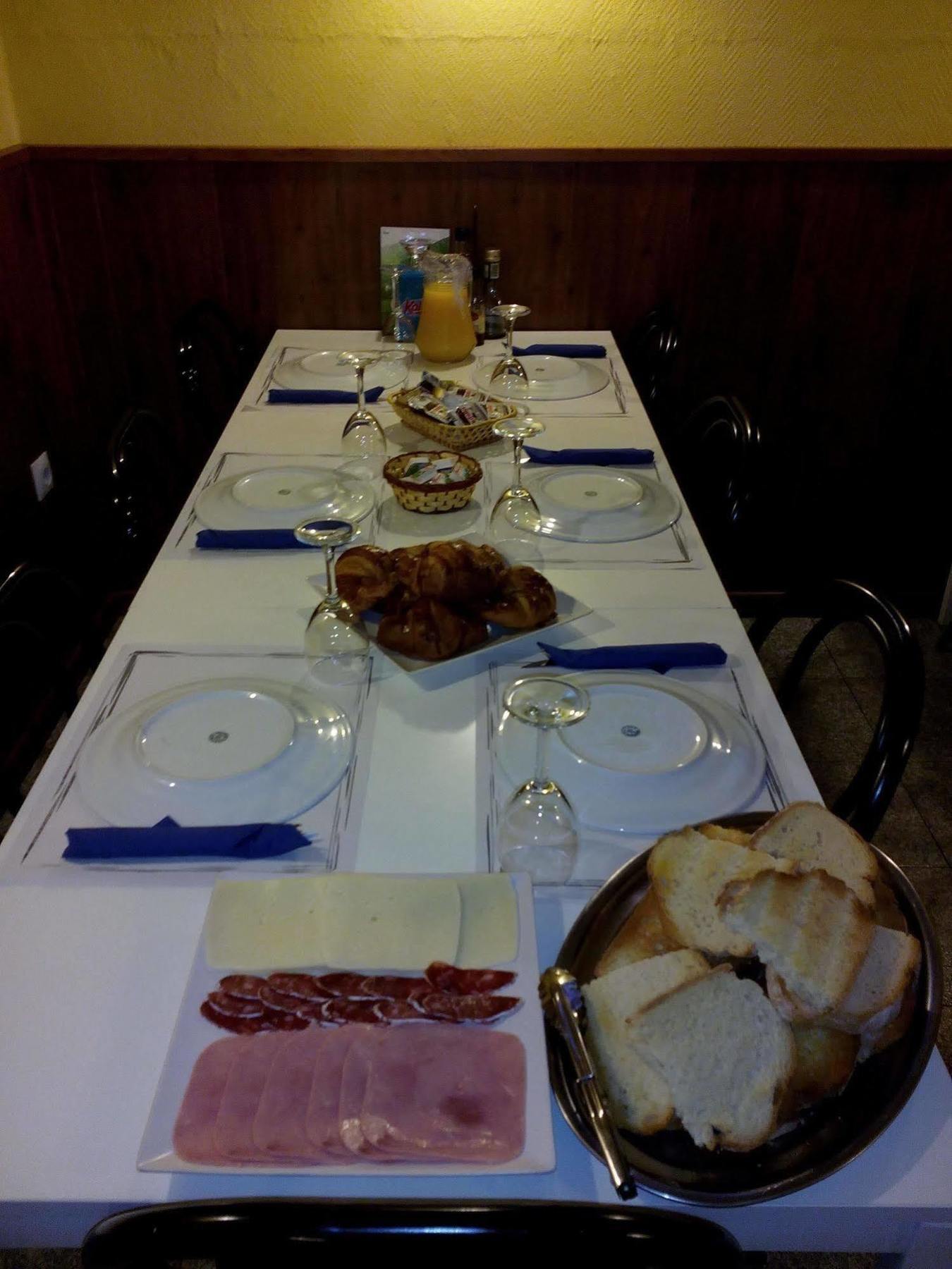 פורטבו Hostal Juventus מראה חיצוני תמונה